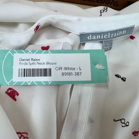 NWT Daniel Rainn Split Neck Blouse White Novelty Print Roll Tab Sleeve Women’s S - Picture 6 of 12